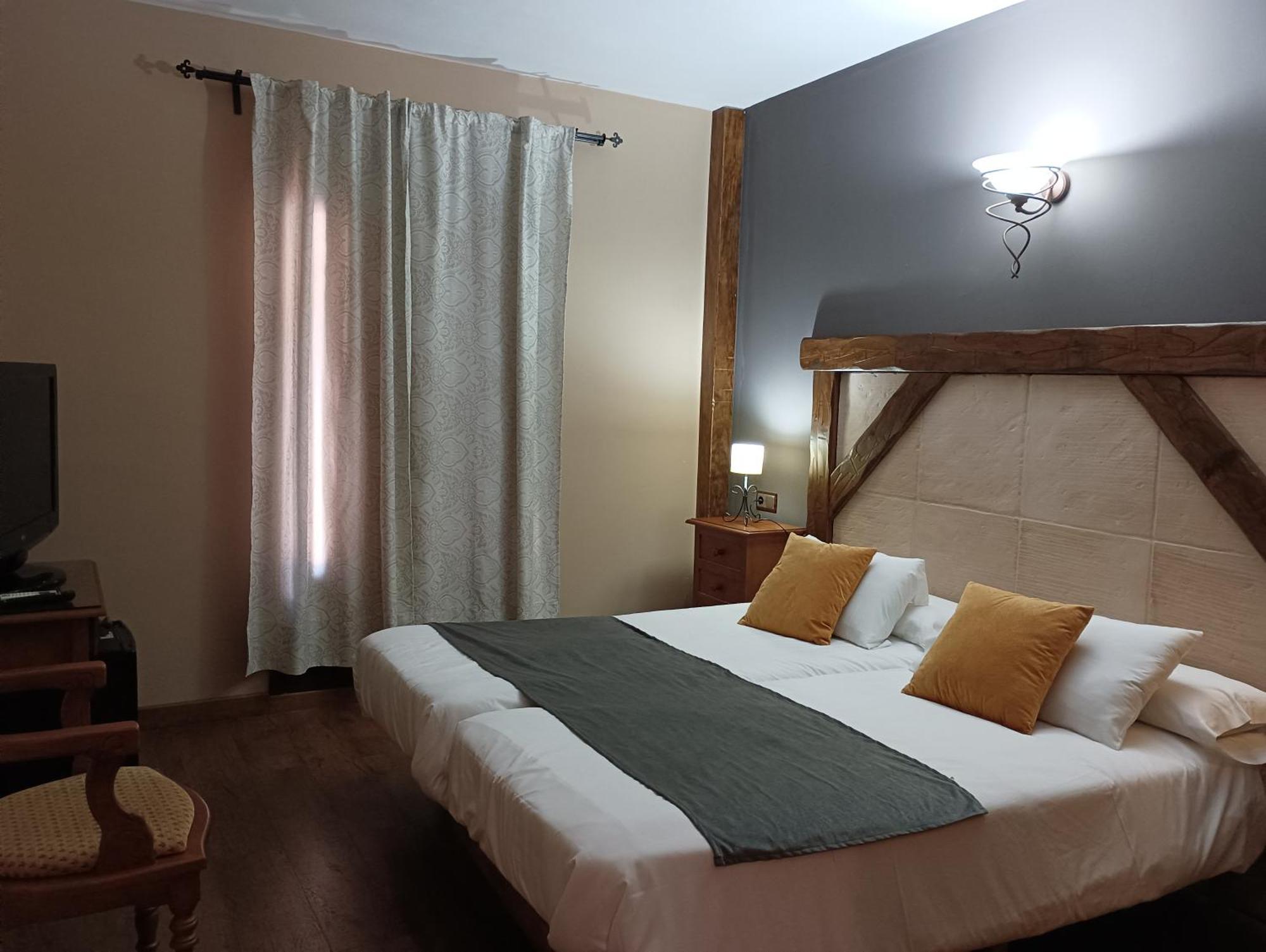 زاهارا دي لا سييرا Hotel Rural Los Tadeos المظهر الخارجي الصورة