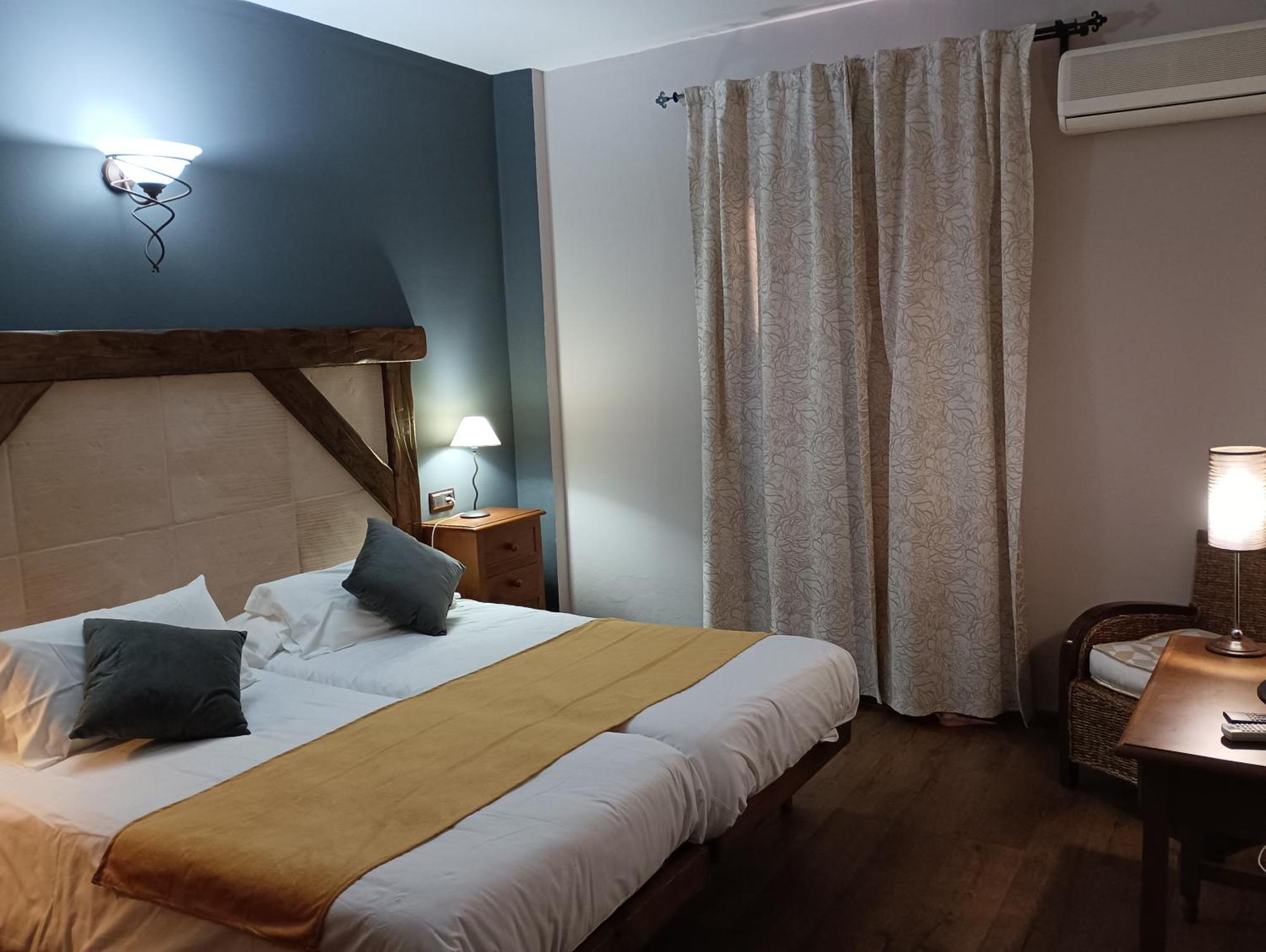 زاهارا دي لا سييرا Hotel Rural Los Tadeos المظهر الخارجي الصورة