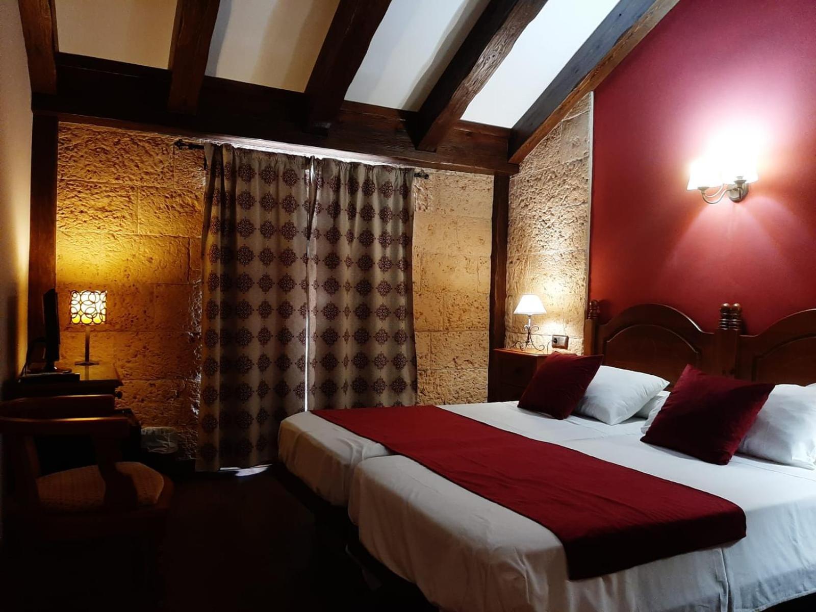 زاهارا دي لا سييرا Hotel Rural Los Tadeos المظهر الخارجي الصورة